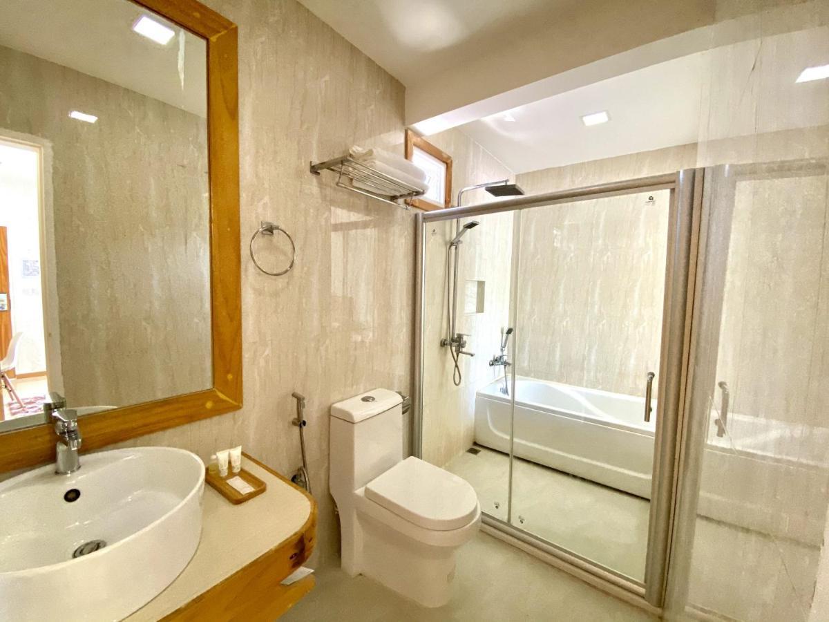 Alaika Maafushi Hotel Bagian luar foto