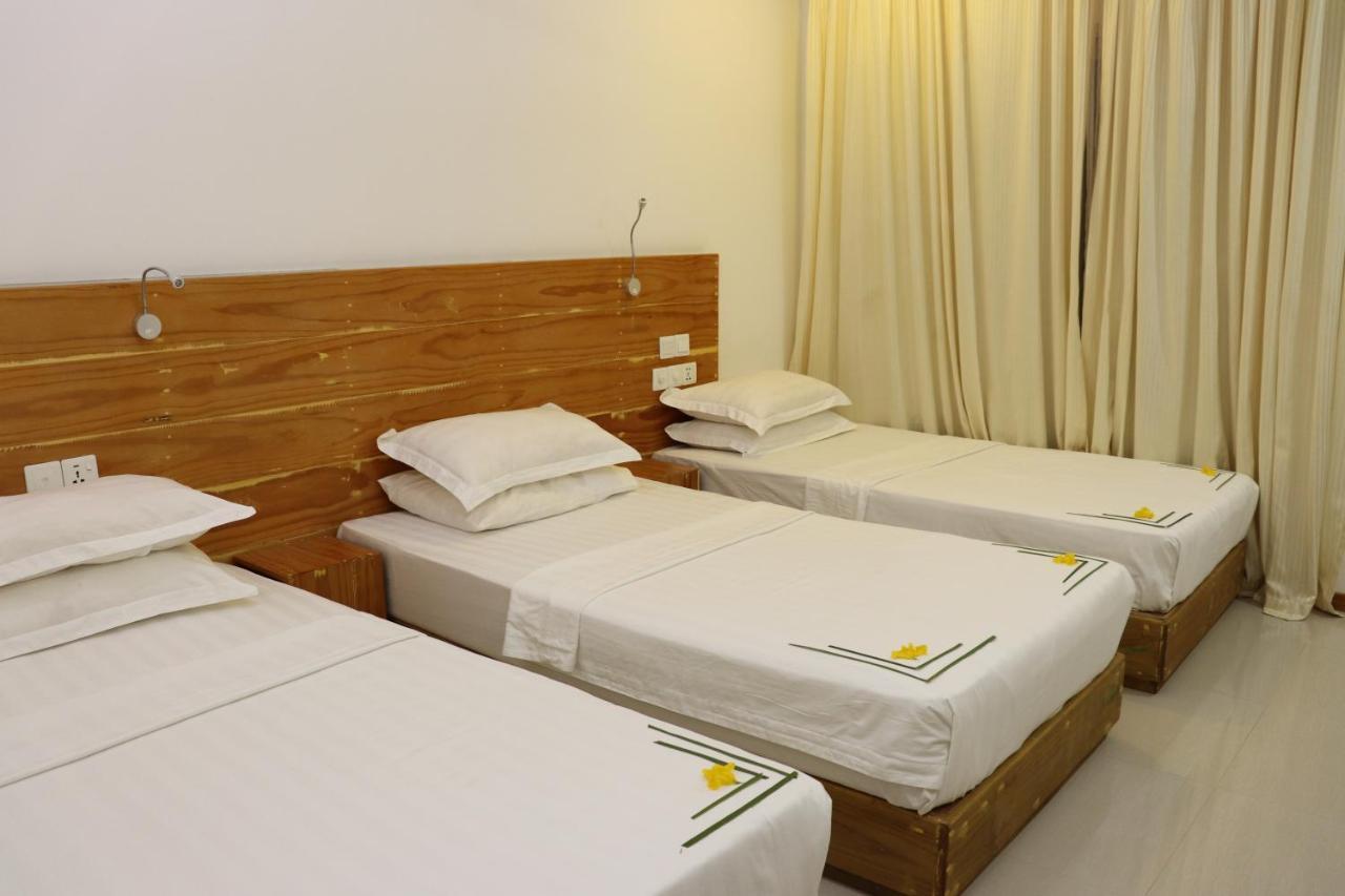 Alaika Maafushi Hotel Bagian luar foto