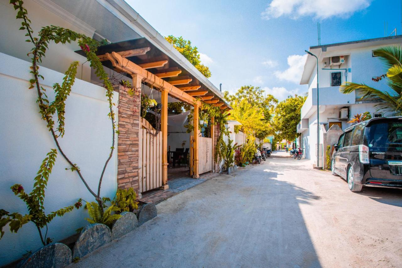 Alaika Maafushi Hotel Bagian luar foto