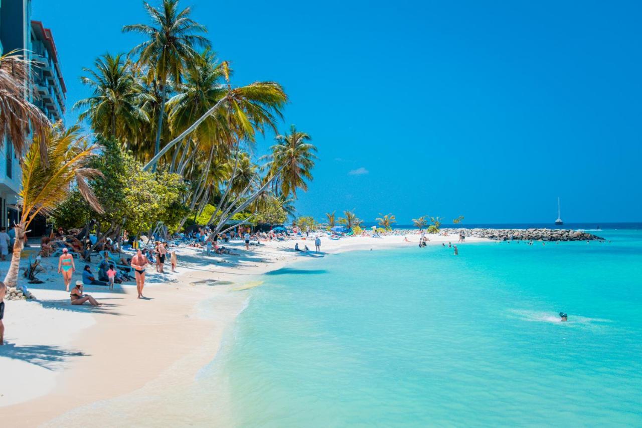 Alaika Maafushi Hotel Bagian luar foto