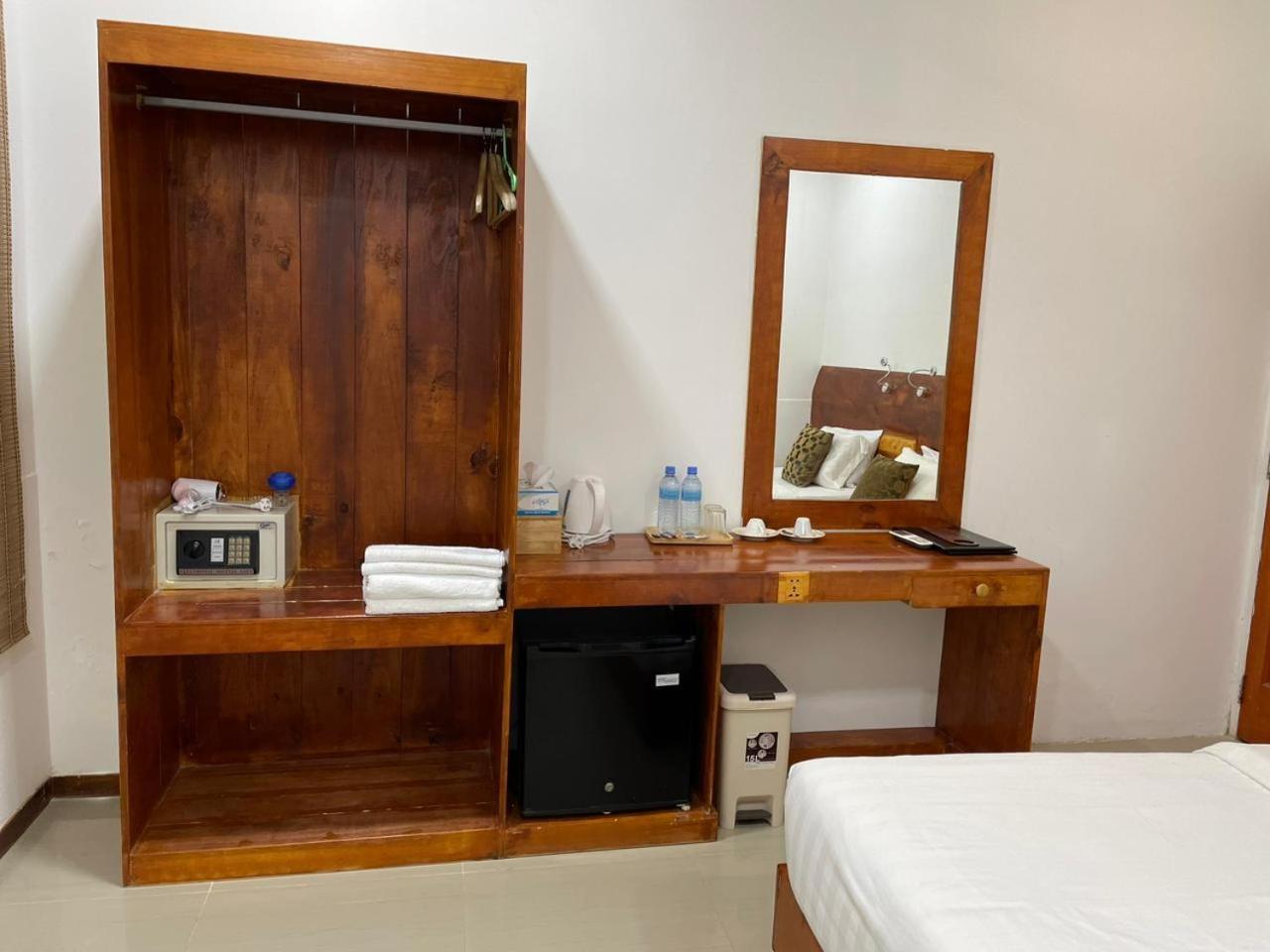 Alaika Maafushi Hotel Bagian luar foto