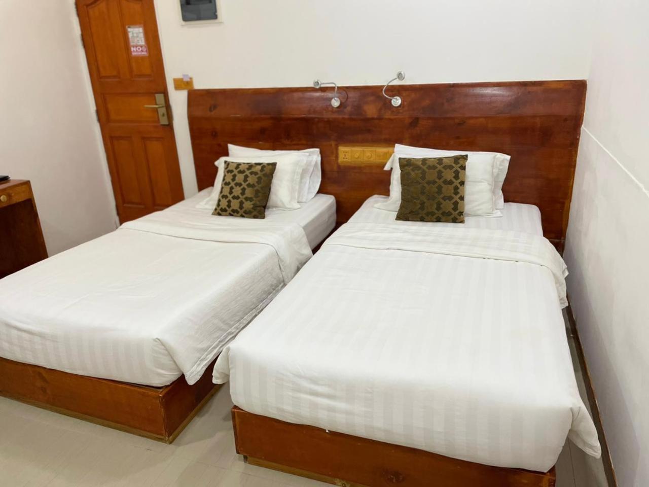 Alaika Maafushi Hotel Bagian luar foto